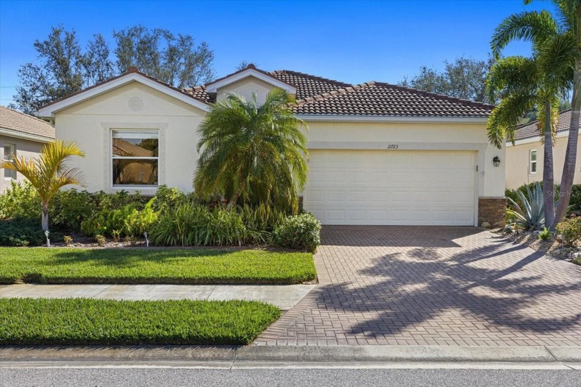 Welcome to this IMMACULATE, UPDATED, TURNKEY FURNISHED POOL HOME - Beach Home for sale in Venice, Florida on Beachhouse.com