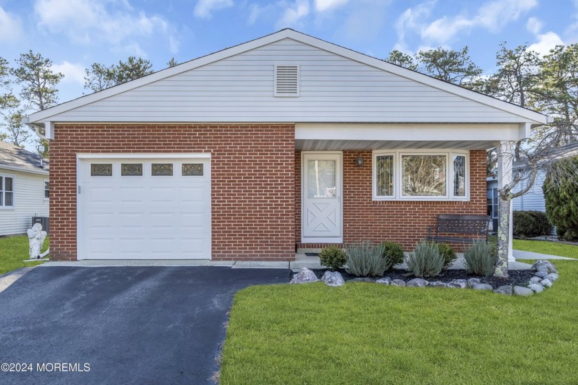 This beautifully renovated Lakeview is a MUST SEE! One of the - Beach Home for sale in Toms River, New Jersey on Beachhouse.com