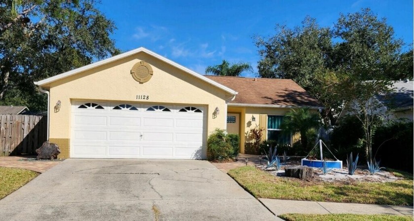 This beautiful home is located in the Glen Oaks neighborhood! - Beach Home for sale in Tampa, Florida on Beachhouse.com