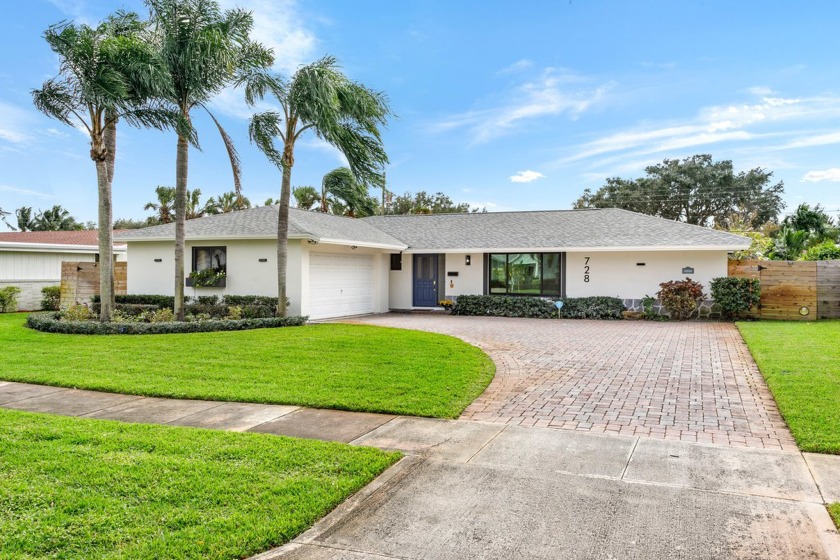 Welcome to 728 Robin Way. This beautiful four bedroom, two bath - Beach Home for sale in North Palm Beach, Florida on Beachhouse.com