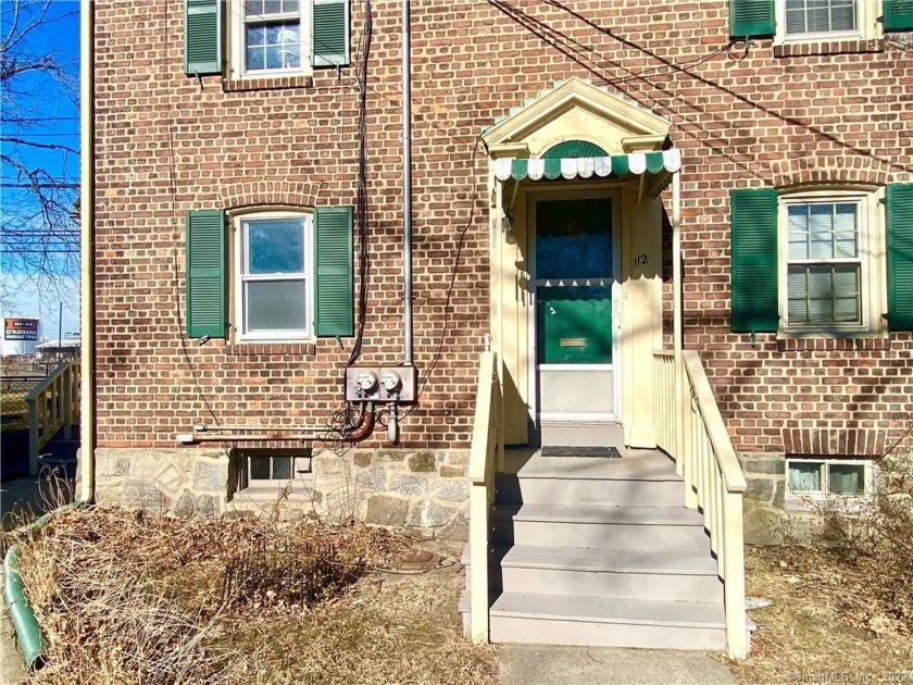 Beautiful, completely renovated ranch style first floor unit - Beach Home for sale in Bridgeport, Connecticut on Beachhouse.com