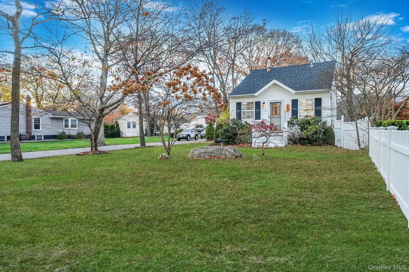 Welcome to this inviting 2-bedroom, 2-bath home built in 1999 - Beach Home for sale in East Patchogue, New York on Beachhouse.com