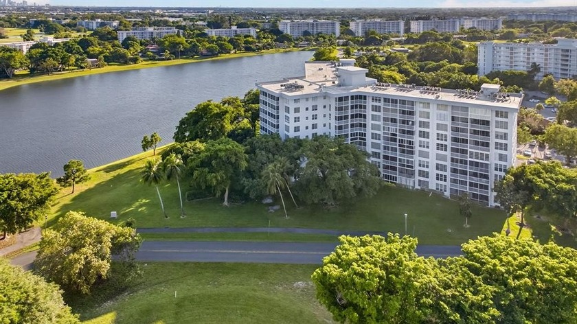 Enjoy breathtaking panoramic LAKE VIEWS & all-day natural light - Beach Condo for sale in Pompano Beach, Florida on Beachhouse.com