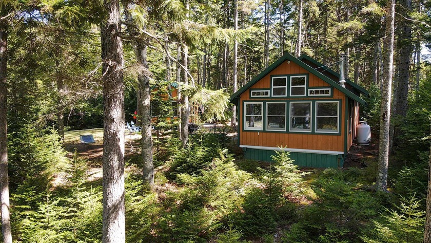 Looking for that perfect Maine getaway? Here it is. This move-in - Beach Home for sale in Steuben, Maine on Beachhouse.com