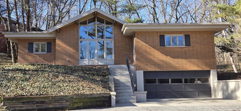 MIDCENTURY MODERNISM AT IT BEST!! 2 Cedar Court, Ogden Dunes. A - Beach Home for sale in Portage, Indiana on Beachhouse.com