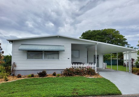 !!Very Nicely Done 2/2 Turnkey Home!!  This 1978, 850 sq ft, 2 - Beach Home for sale in Ellenton, Florida on Beachhouse.com