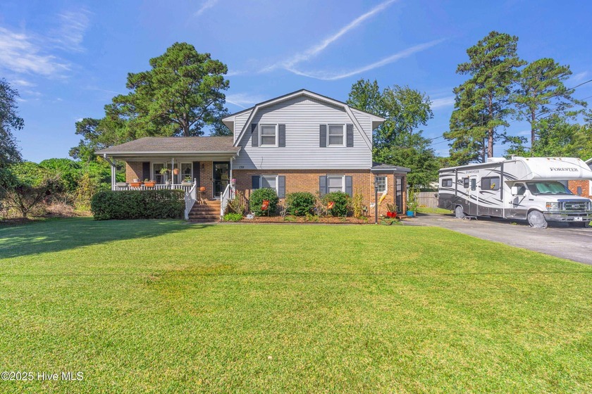 Welcome to 139 Silva Terra Drive - where space, light, and - Beach Home for sale in Wilmington, North Carolina on Beachhouse.com