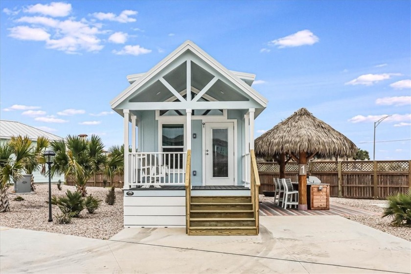 Cozy, luxury living at an affordable price! Enjoy low property - Beach Home for sale in Port Aransas, Texas on Beachhouse.com