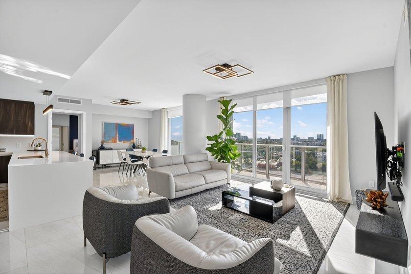 Contemporary waterfront residence on the Middle River with - Beach Condo for sale in Fort Lauderdale, Florida on Beachhouse.com