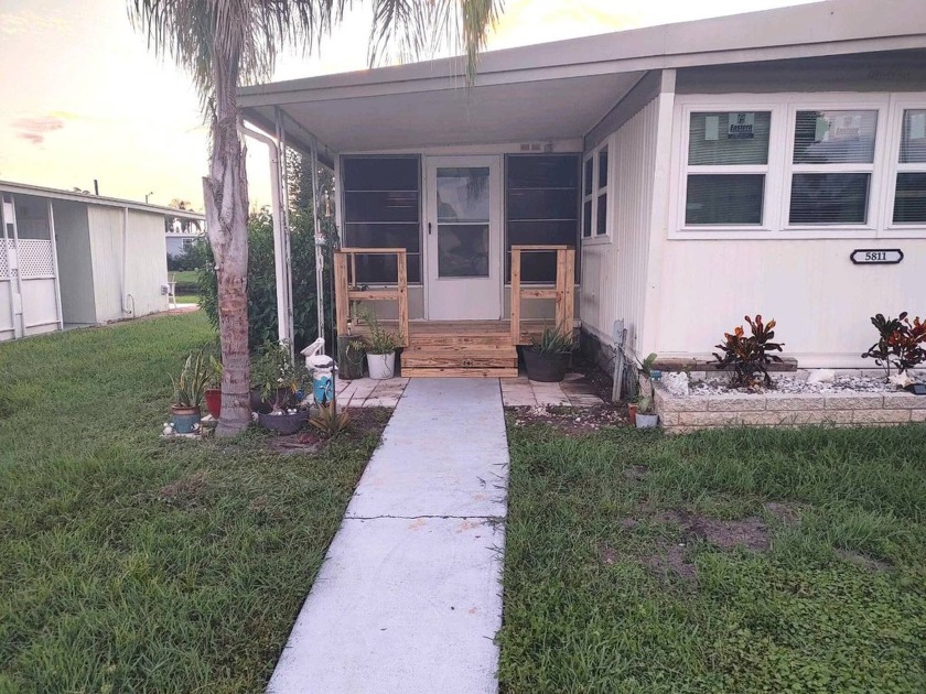 This is a CUTE, UPDATED 1-Bedroom, 1-Bathroom home sits on the - Beach Home for sale in New Port Richey, Florida on Beachhouse.com