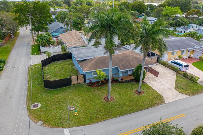 MAJOR PRICE IMPROVEMENT! This resort style 4 bed/3 bath home - Beach Home for sale in Oakland Park, Florida on Beachhouse.com