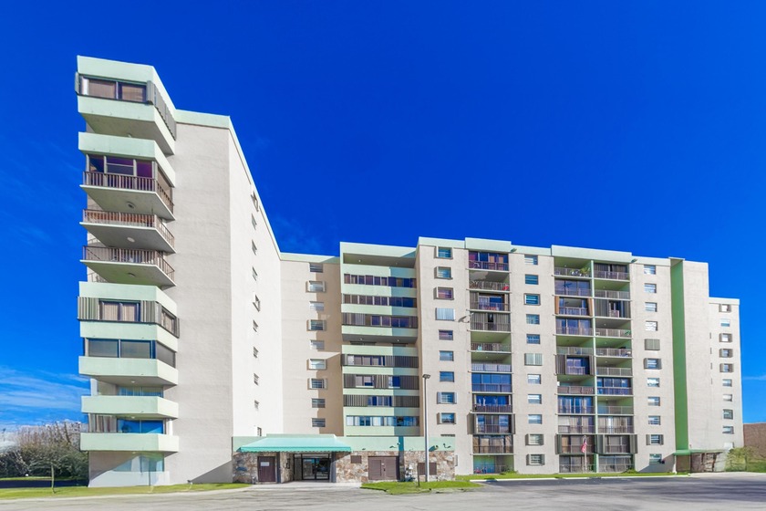 Seller motivated! Step into this spacious 2-bedroom, 2-bath - Beach Condo for sale in Miami, Florida on Beachhouse.com