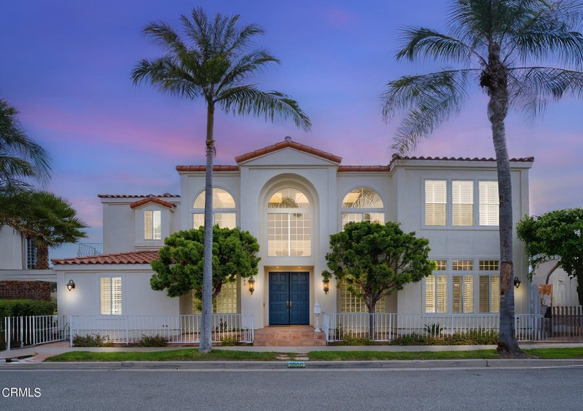 ELEVATOR  waterfront home!!!! Stunning Mandalay Bay Corner Home - Beach Home for sale in Oxnard, California on Beachhouse.com