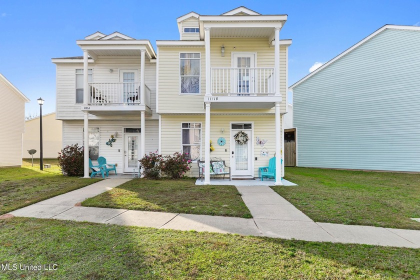 Turnkey  Townhouse | Gated Community | Walk to Beach Fully - Beach Townhome/Townhouse for sale in Gulfport, Mississippi on Beachhouse.com