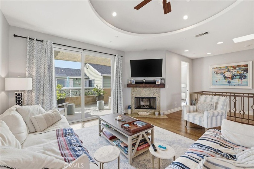 Beautiful 4bd/3ba townhome with design unlike any other - Beach Townhome/Townhouse for sale in Redondo Beach, California on Beachhouse.com