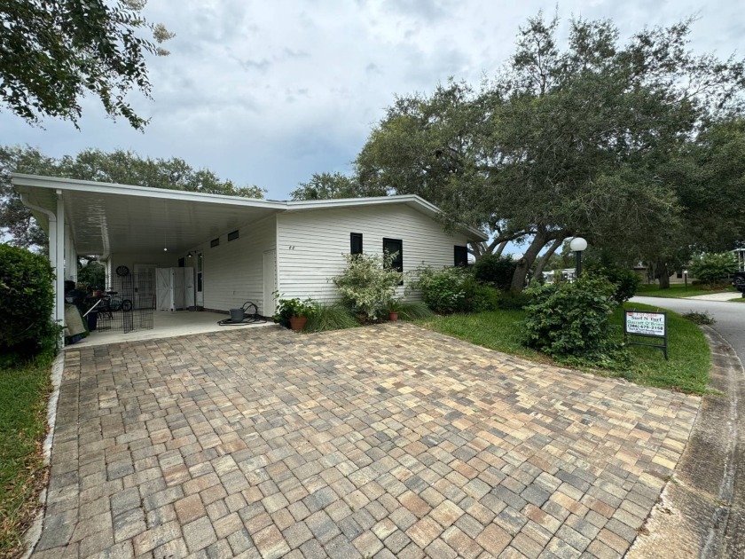 Waterfront, spacious, painted, roof - 2017, A/C - 2018 - Beach Home for sale in Ormond Beach, Florida on Beachhouse.com