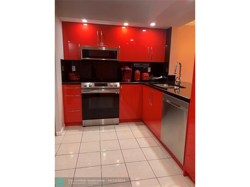 UNIQUE DESIGNER Remodeled Large Corner Condo with an Oversized - Beach Condo for sale in Margate, Florida on Beachhouse.com