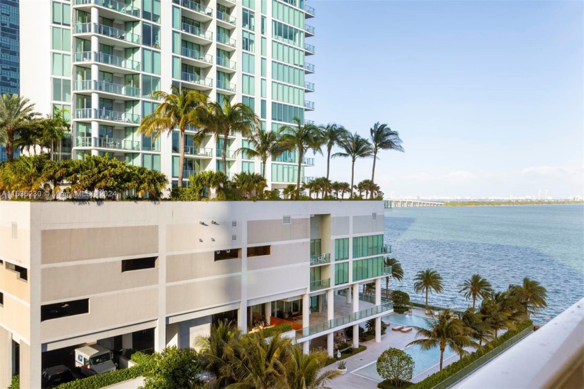 Exceptional 1 Bed + Den, 1.5 bath unit with stunning bay views! - Beach Condo for sale in Miami, Florida on Beachhouse.com