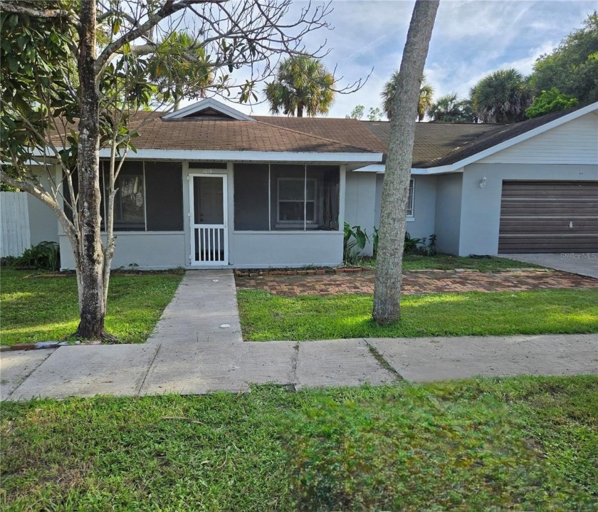 Attention investors! Great flip potential.  Centrally located 5 - Beach Home for sale in Titusville, Florida on Beachhouse.com