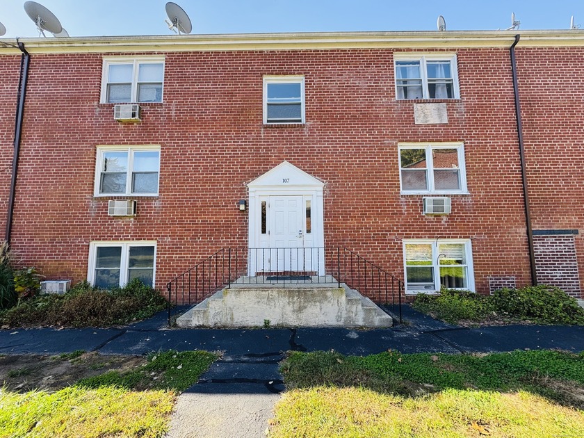 Why rent when you can buy? This generous sized 2 bedroom condo - Beach Condo for sale in New London, Connecticut on Beachhouse.com