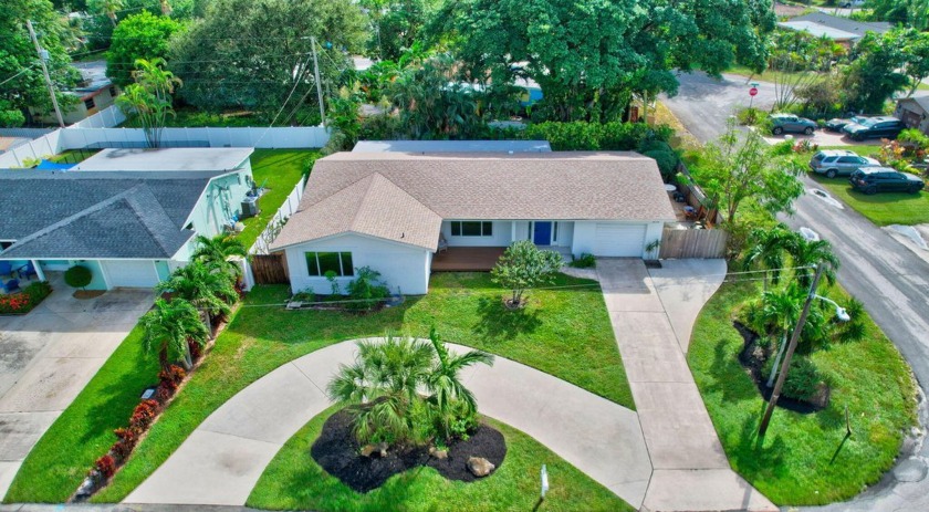 Brand New Roof! Minutes to the beach...Enjoy Florida Living with - Beach Home for sale in Boynton Beach, Florida on Beachhouse.com