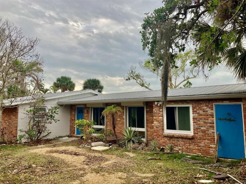 Beautiful secluded property on the 1 mile Heron Lagoon. Quiet - Beach Home for sale in Sarasota, Florida on Beachhouse.com