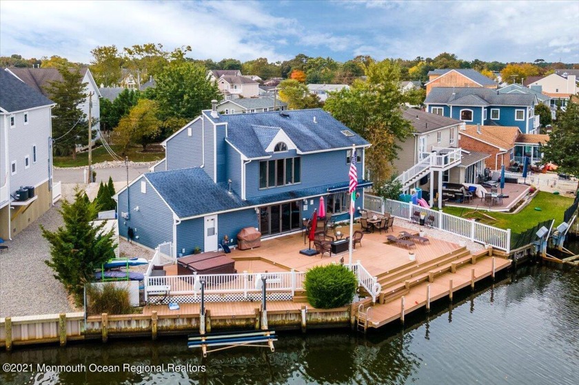 BREATHTAKING VIEWS! Gorgeous 4 bed/3 bath WATERFRONT (125 ft) - Beach Home for sale in Brick, New Jersey on Beachhouse.com