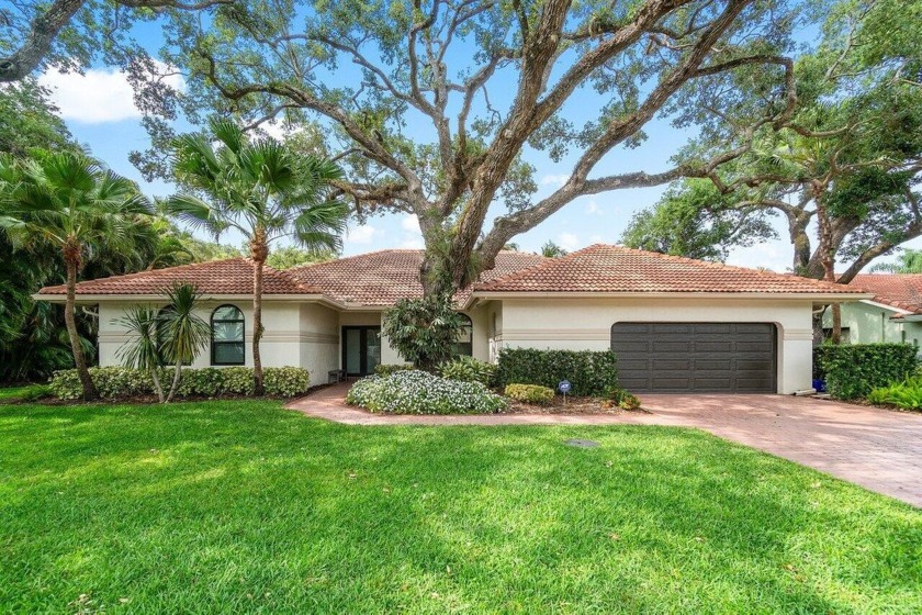 This sprawling single level home is idyllically located on a - Beach Home for sale in Delray Beach, Florida on Beachhouse.com