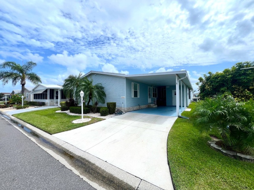 This charming  3-bedroom, 2-bath 1,300+ Sq Ft mobile home with - Beach Home for sale in Palmetto, Florida on Beachhouse.com