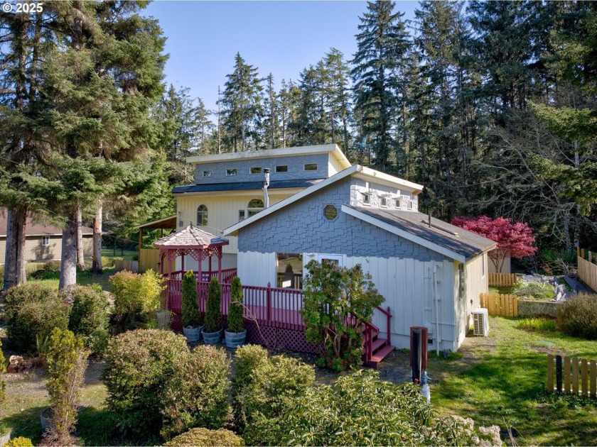 One of a kind Tides West 3 bedroom. Recently refreshed and move - Beach Home for sale in Long Beach, Washington on Beachhouse.com