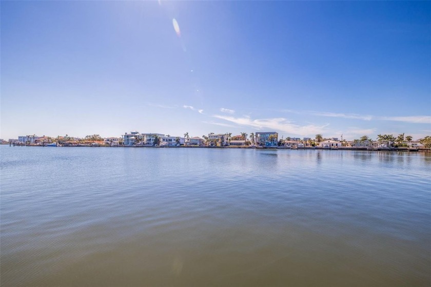 This is the waterfront lot you've been waiting for! The existing - Beach Lot for sale in St. Petersburg, Florida on Beachhouse.com