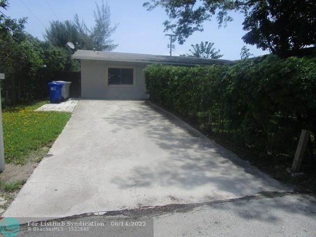 Spacious 3 bed, 1 bath home with a swimming pool on a large - Beach Home for sale in Pompano Beach, Florida on Beachhouse.com