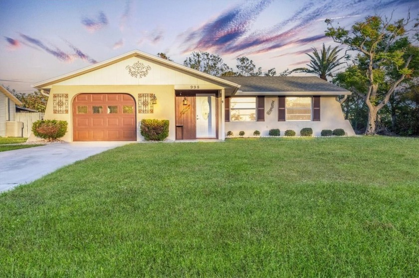 Welcome to the home of your dreams!CORNER LOT!NOT IN FLOOD ZONE! - Beach Home for sale in Venice, Florida on Beachhouse.com