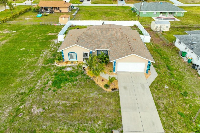 Come and take a look at this open and airy 3BD/2BA/2CG home to - Beach Home for sale in Englewood, Florida on Beachhouse.com