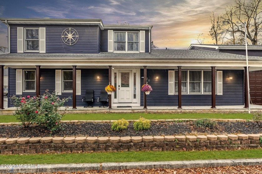 Luxury Colonial retreat! 6Bd, 5Ba, modern touches, chef's - Beach Home for sale in Middletown, New Jersey on Beachhouse.com