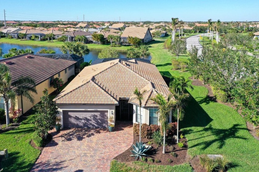 This meticulously maintained Abbeyville model offers 1,800 sq - Beach Home for sale in Venice, Florida on Beachhouse.com