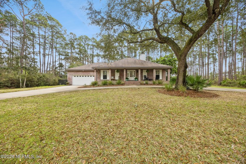 Beautifully updated 4BR/2BA home in Piney Island offering a - Beach Home for sale in Fernandina Beach, Florida on Beachhouse.com