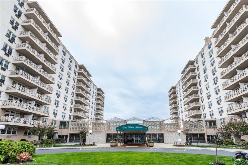Beautiful Totally renovated 1 bedroom full bath unit. New doors - Beach Home for sale in Long Beach, New York on Beachhouse.com