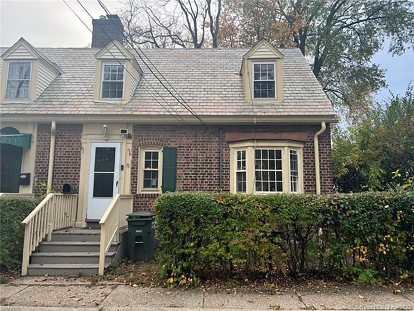 Renovated Colonial Split Level Townhouse In The Desirable - Beach Home for sale in Bridgeport, Connecticut on Beachhouse.com