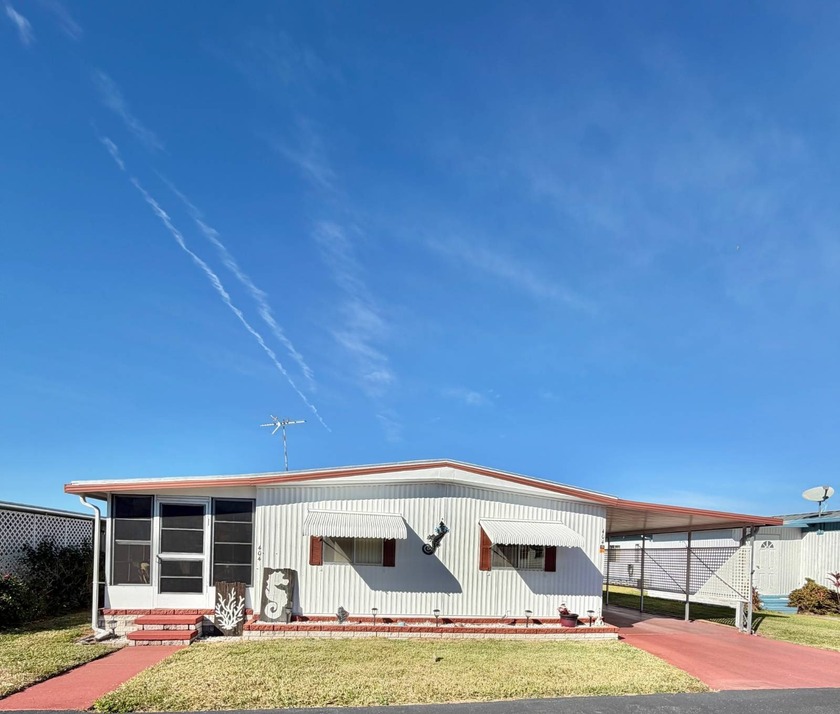 Welcome to easy Florida living in desirable Palm Bay! This - Beach Home for sale in Palmetto, Florida on Beachhouse.com