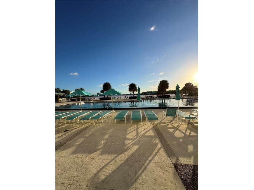 Lovely and spacious 1bed/1bath +1/2 condo in Sunny Isles Beach - Beach Condo for sale in Sunny Isles Beach, Florida on Beachhouse.com