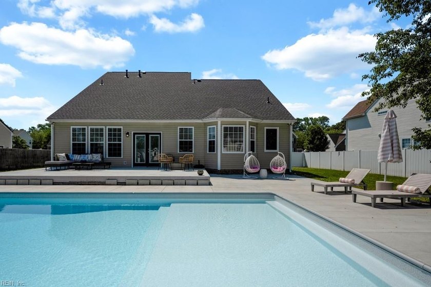 Absolutely Gorgeous Home! Amazing Open Layout with Beautiful - Beach Home for sale in Chesapeake, Virginia on Beachhouse.com