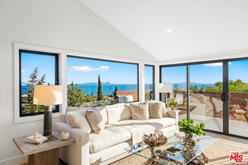 Brand new and completely turnkey in Big Rock! Renovated from the - Beach Home for sale in Malibu, California on Beachhouse.com