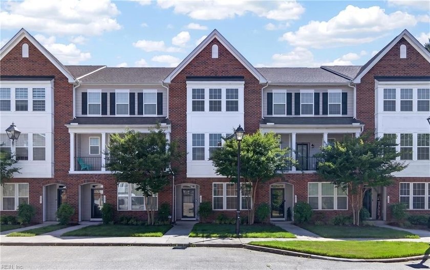 Welcome home to this stunning like new 3-bedroom, 3.5-bath, 2056 - Beach Townhome/Townhouse for sale in Newport News, Virginia on Beachhouse.com