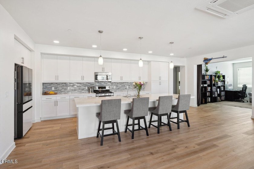 Welcome Home to Oxford Flats within the master-planned community - Beach Condo for sale in Oxnard, California on Beachhouse.com