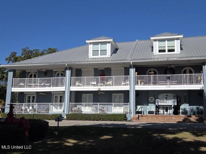 Enjoy coastal living in this 1-bedroom, 1-bath condo located - Beach Condo for sale in Biloxi, Mississippi on Beachhouse.com