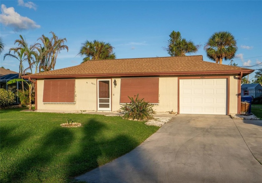 Welcoming 2 bedroom 1 bath 1032 sq.ft. Florida  home with a - Beach Home for sale in Venice, Florida on Beachhouse.com