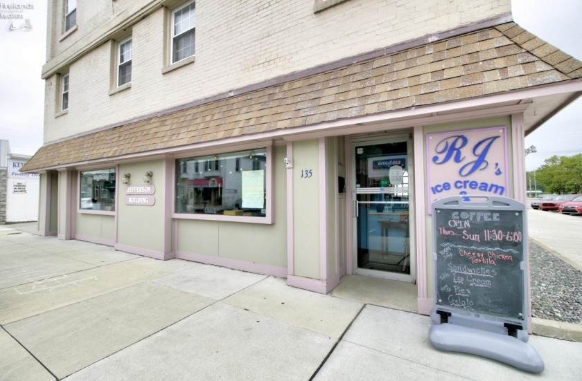 Motivated Seller! Welcome to RJ's Ice Cream and Desserts, your - Beach Commercial for sale in Port Clinton, Ohio on Beachhouse.com