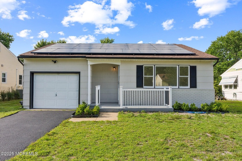 Stunning Renovated Home in Silver Ridge West - 15 Mins to the - Beach Home for sale in Toms River, New Jersey on Beachhouse.com