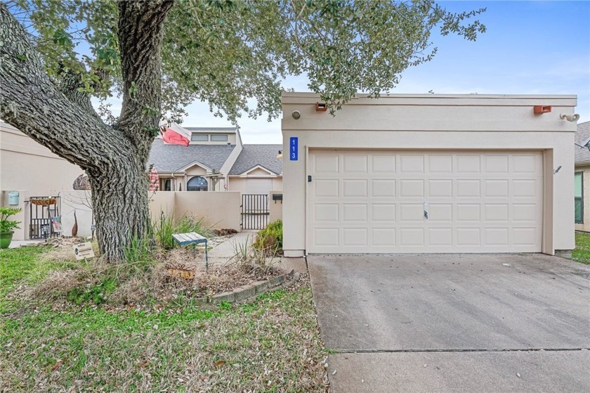 Adorable patio home in a perfect location. Gated, charming and - Beach Home for sale in Rockport, Texas on Beachhouse.com